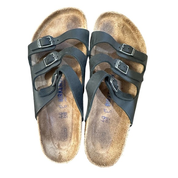Birkenstock Shoes - Birkenstock women’s Florida soft bed 3 strap sandel. Size 40
